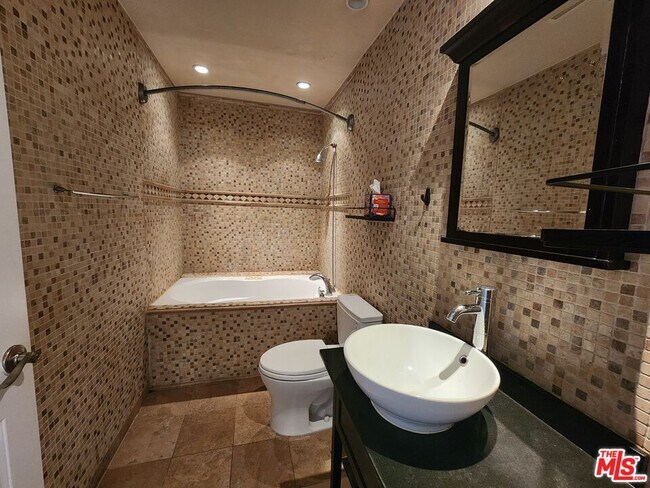 Building Photo - 11230 Peach Grove St