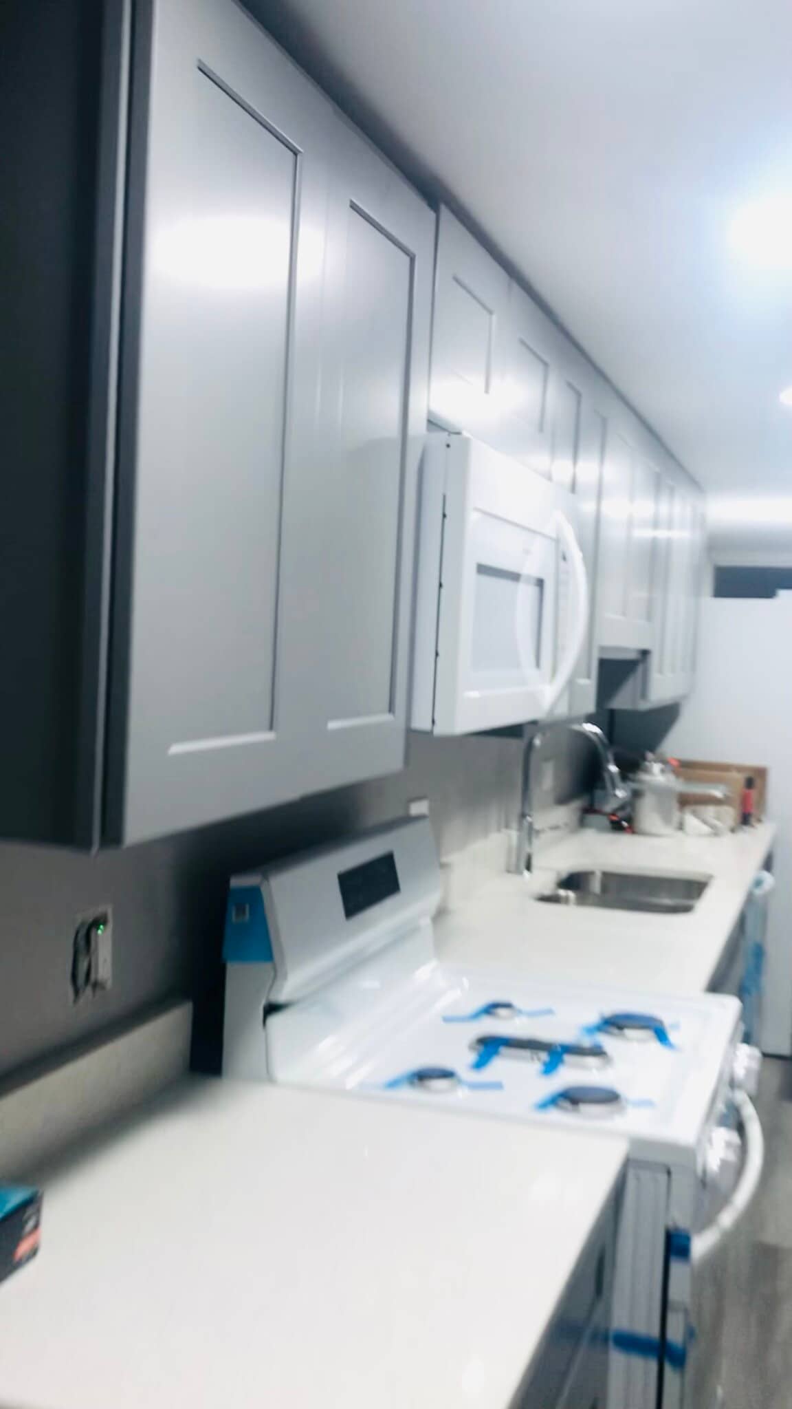 Building Photo - 1028 W Oakdale Ave