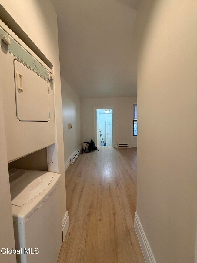 Building Photo - 54 Westerlo St