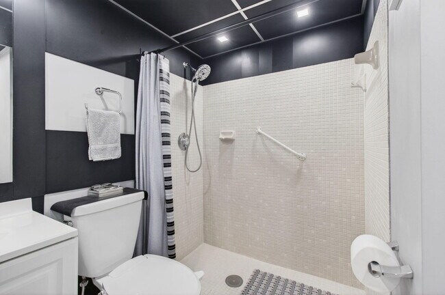 Building Photo - 15496 Lakes of Delray Blvd