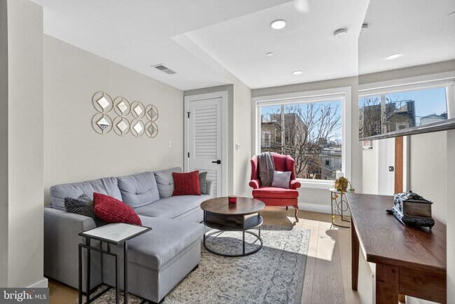 Building Photo - 919 12th St NE