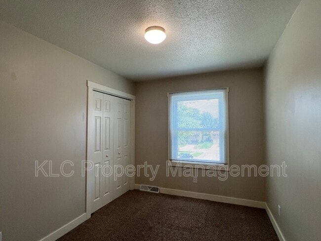 Building Photo - 6642 Holcomb Cir