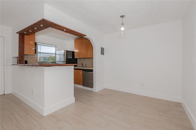 Building Photo - 631 Jefferson Ave