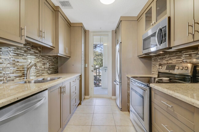 Building Photo - 1152 University Blvd