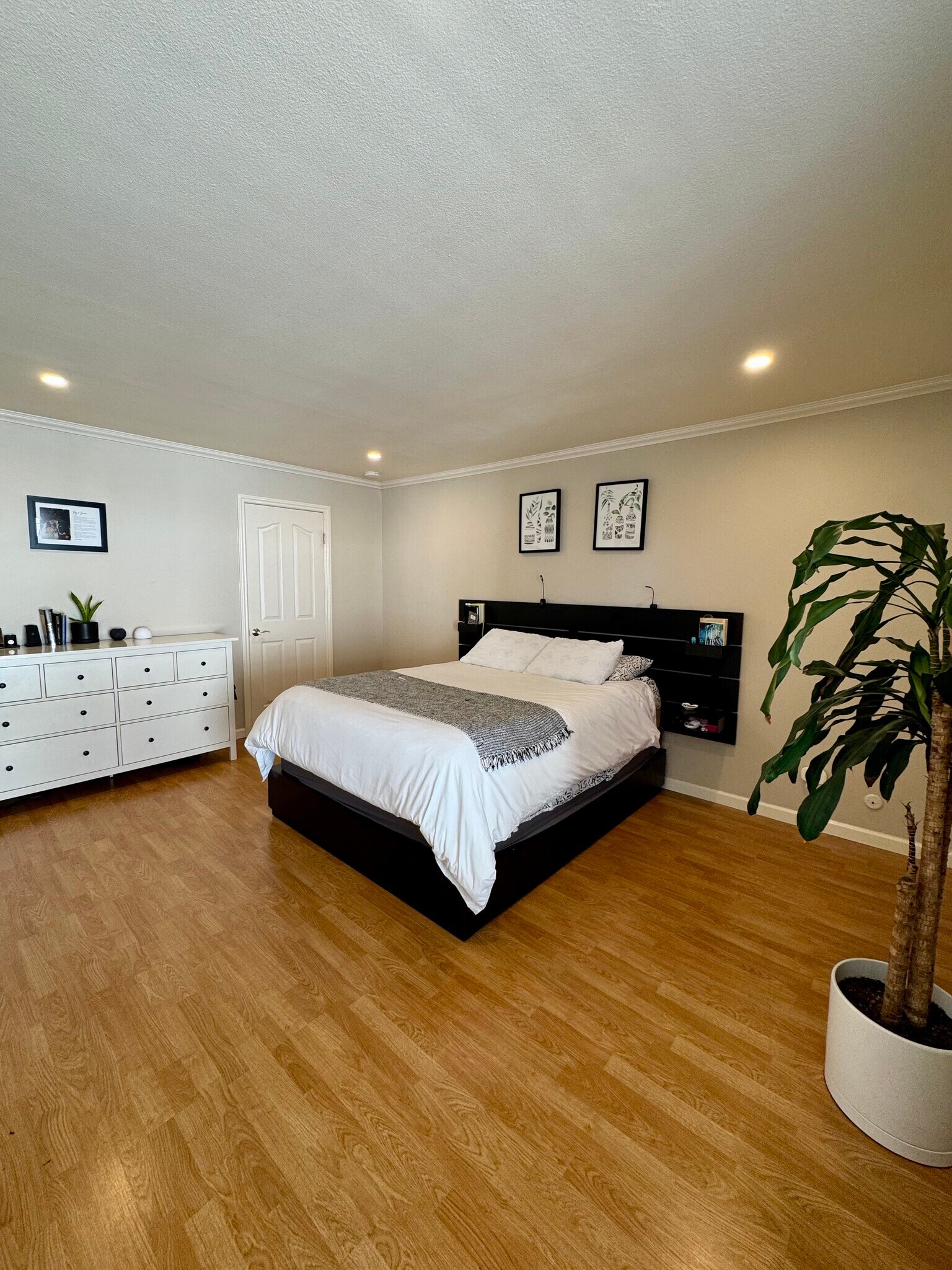 Building Photo - 31555 Lindero Canyon Rd