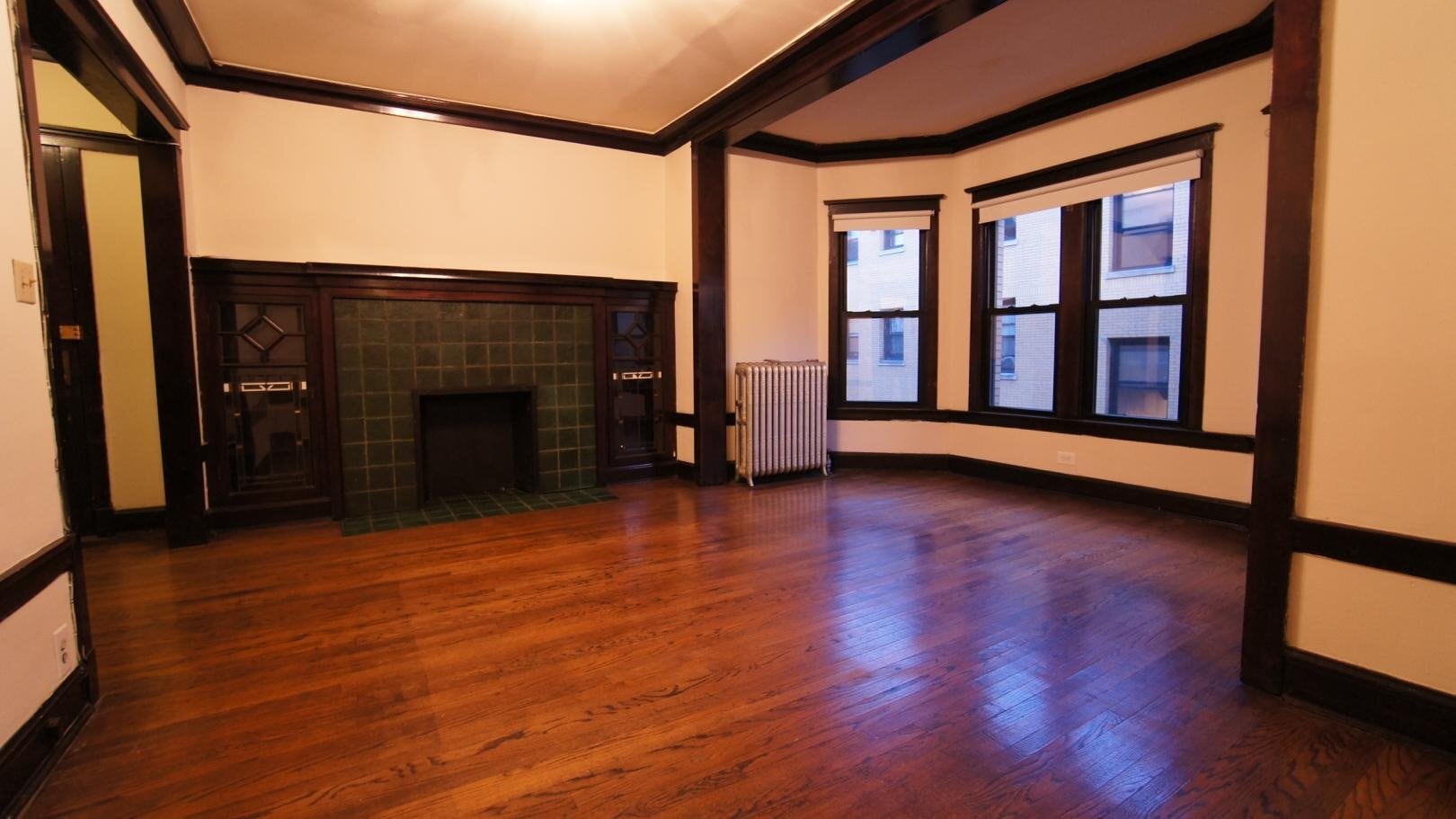 Building Photo - 2420 N Sawyer Ave