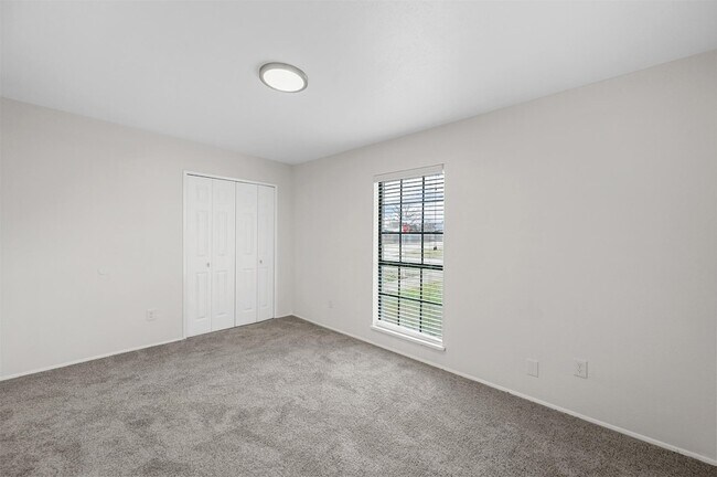 Building Photo - 4940 Watkins Dr