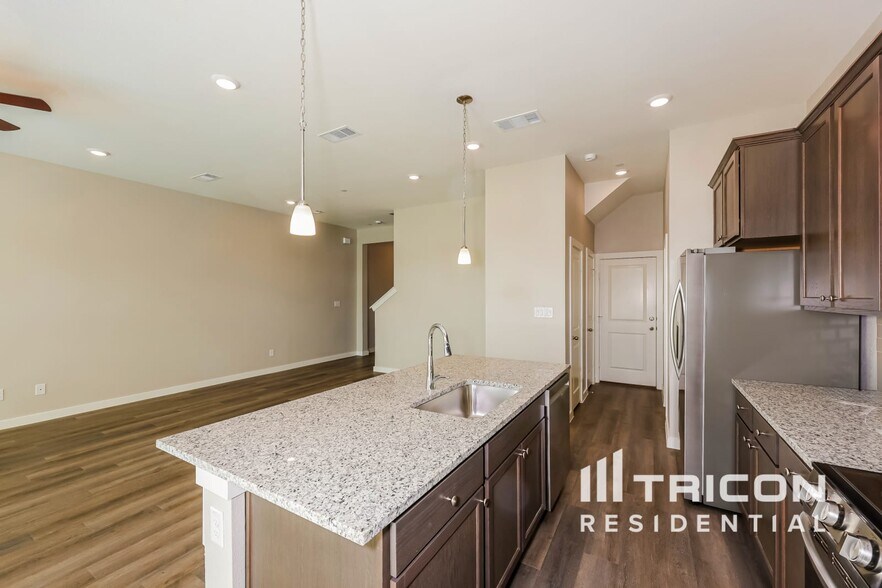 Building Photo - 5472 Granite Trl