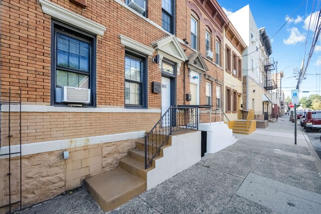 Building Photo - 803 West St
