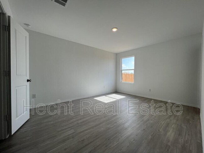 Building Photo - 2938 Shore Lark