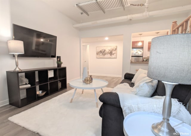 Building Photo - 4312 N Clarendon Ave