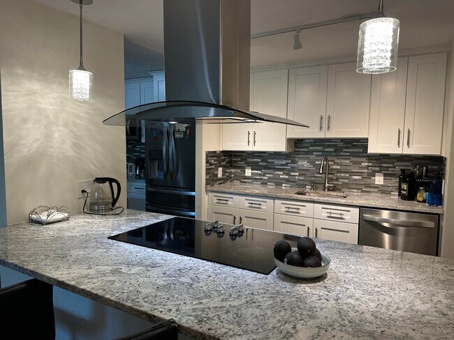 Building Photo - 200 Grand Cove Way