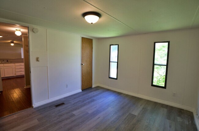 Building Photo - Evergreen D