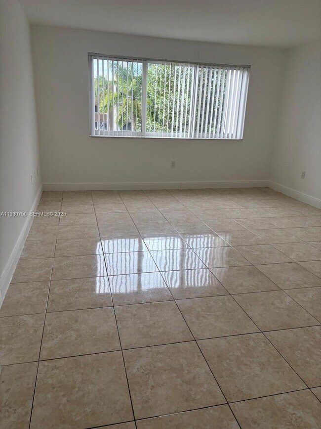 Building Photo - 6930 Miami Gardens Dr