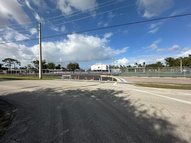 Building Photo - FAST APPROVAL !  1 bed 1 bath at green tee...