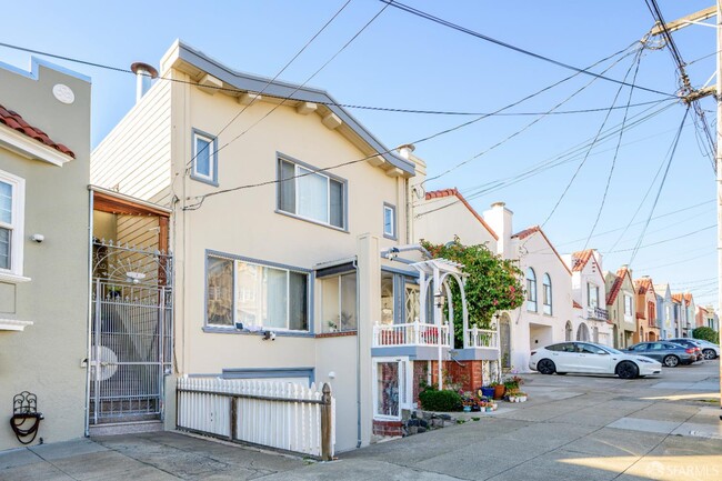 Building Photo - 2371 30th Ave