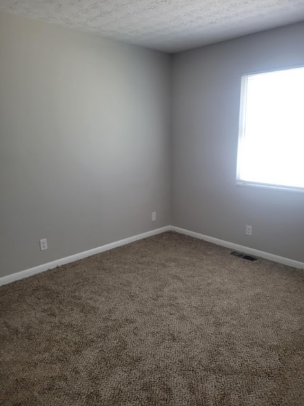 Building Photo - 805 Dayton Pike