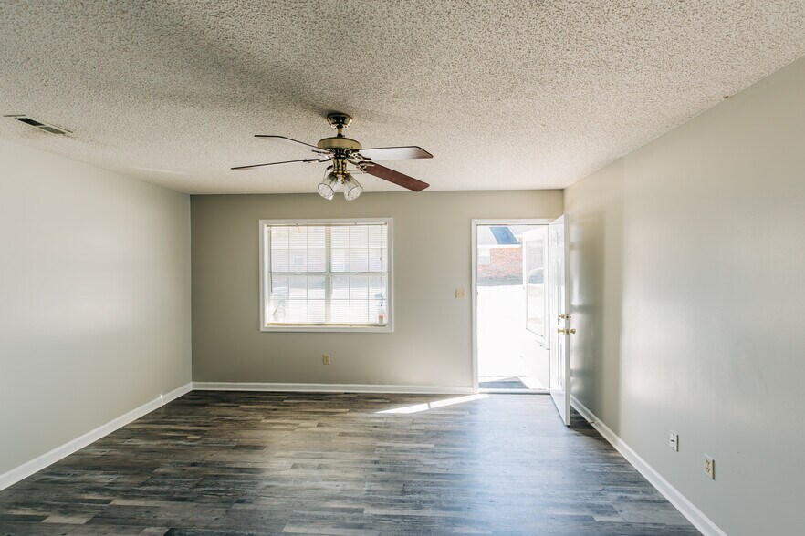 Building Photo - 1210 Douglas MacArthur St