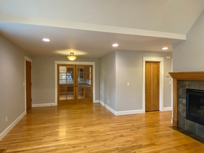 Building Photo - Northwest Crossing Gem! Bonus Office and Family Room