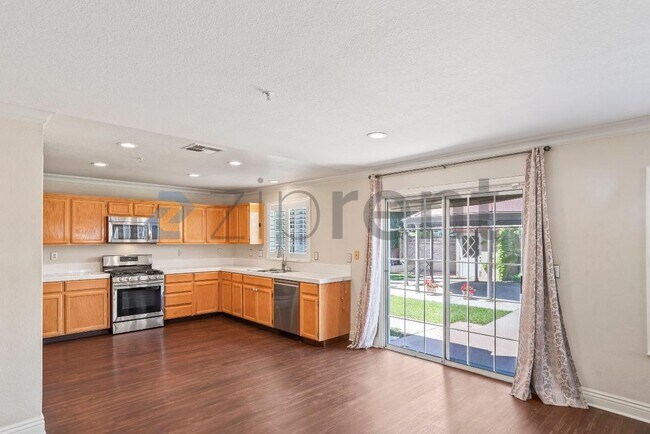 Building Photo - 1366 Jayhawk Ln