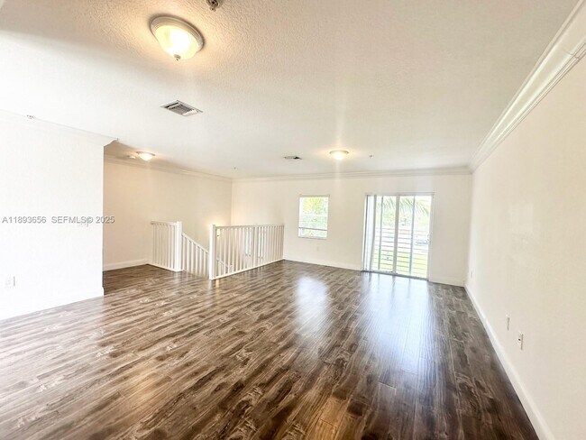 Building Photo - 813 SE 18th Ct