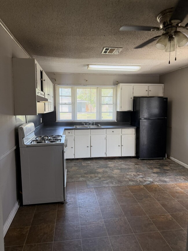 Building Photo - 3610 E Roosevelt-