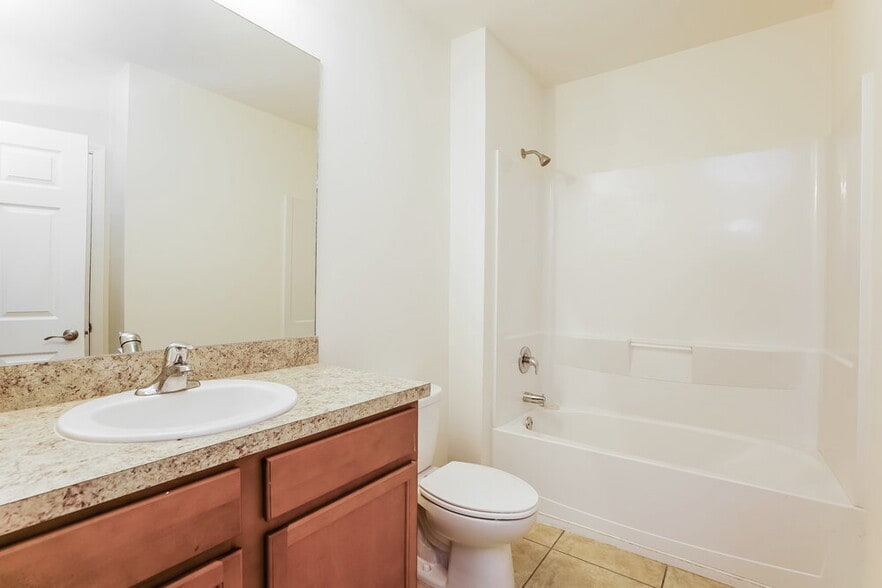 Building Photo - 203 NE 9th Ave