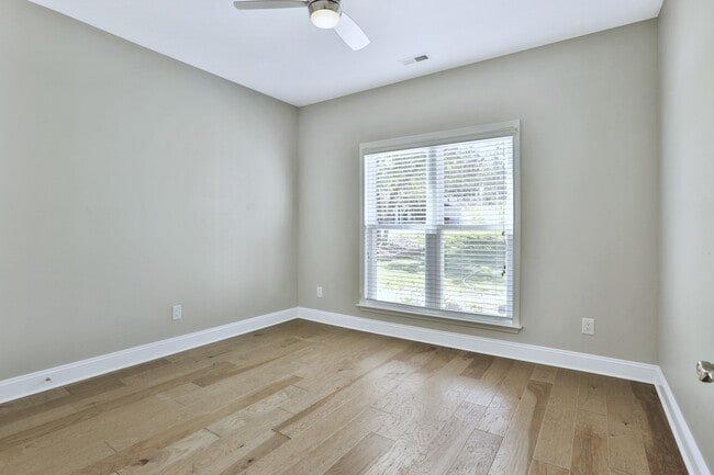 Guest Bedroom Main - 300 Vendella Cir