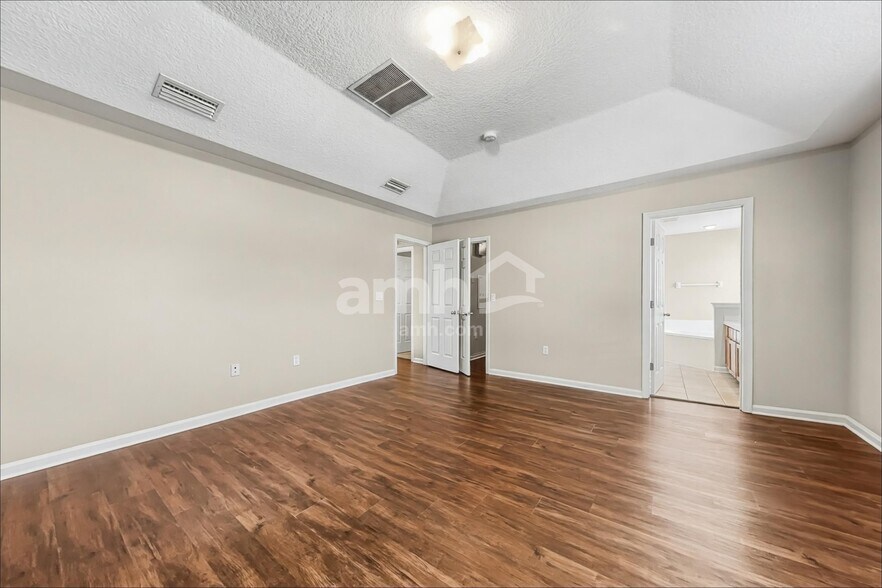 Building Photo - 9243 Prosperity Lake Dr