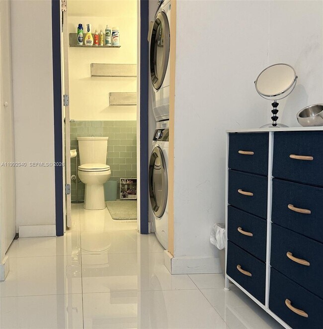 Building Photo - 1000 West Ave