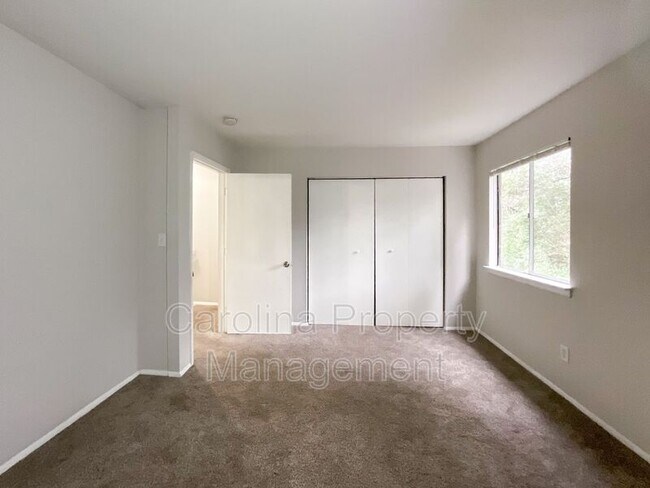 Building Photo - 951 Hollywood St