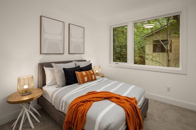 Building Photo - 2bd/3ba Kirkland Home