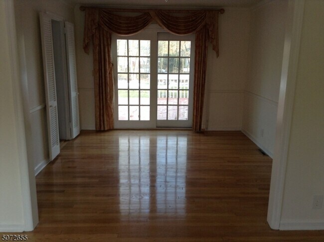 Building Photo - 424 White Oak Ridge Rd