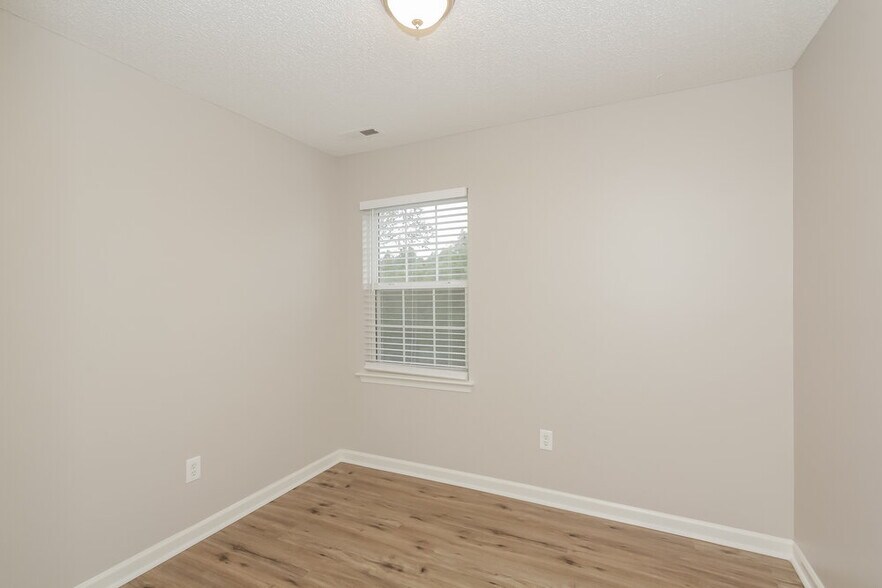 Building Photo - 112 Bluffton Rd