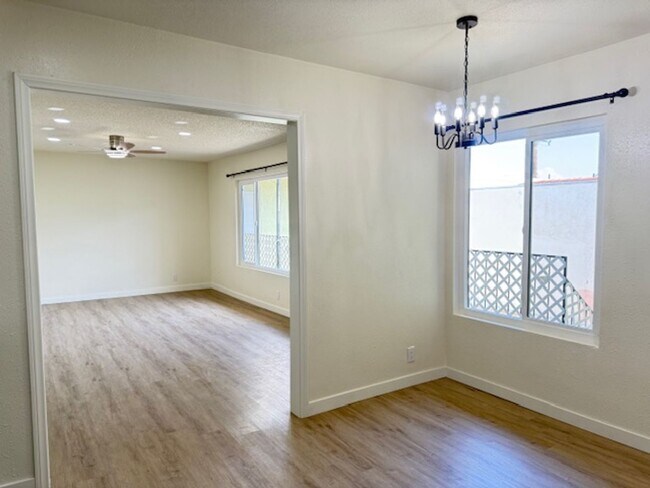 Building Photo - Spacious remodeled 2 BR apartment - Inglew...