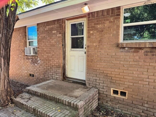 Building Photo - 102 Ave G