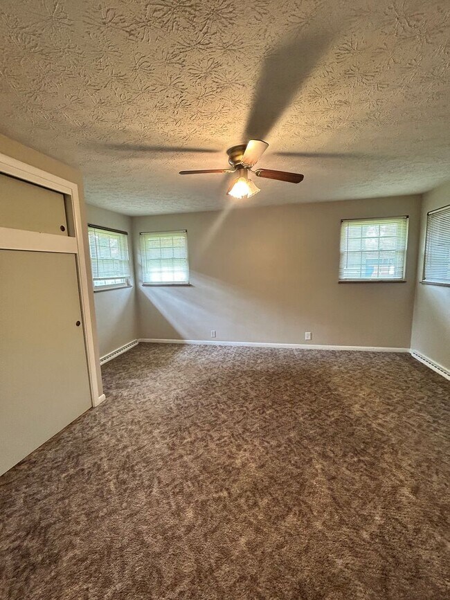 Building Photo - Three Bedroom, Single-Family Home