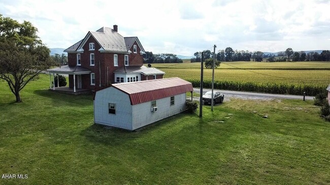 Building Photo - 120 Birch Ln