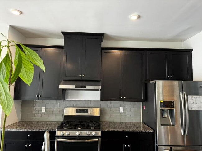 Building Photo - 510 Holywell Dr