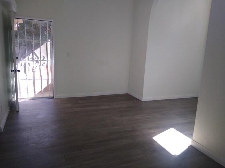 Building Photo - 200 Mooney Dr
