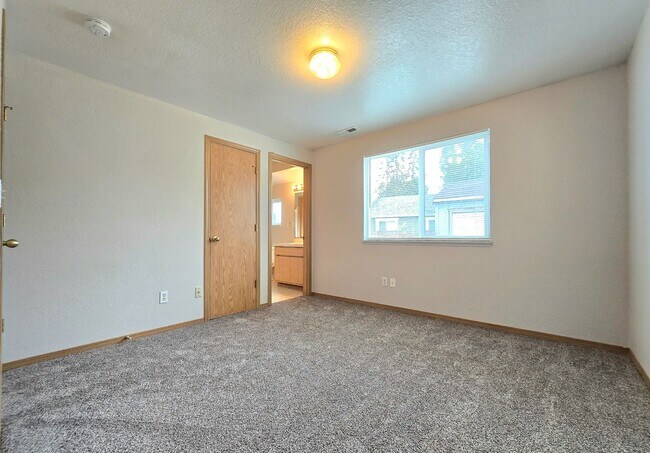 Building Photo - Charming 3 Bed/ 1.5 Bath Home Available in Lake Stevens