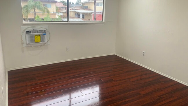 bedroom upstairs - 1649 Sheridan Cir