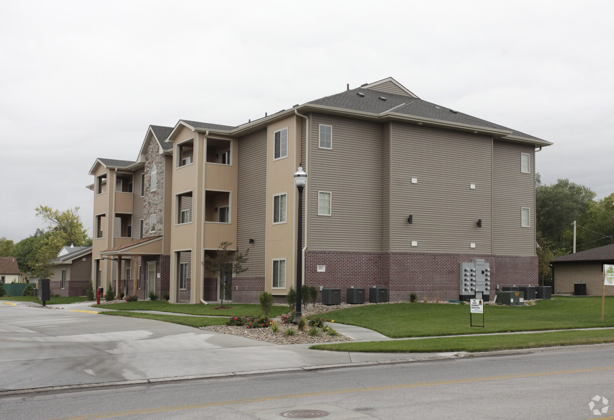 Parkside Apartments - 1615 E Military Ave Fremont Ne 68025 | Apartment  Finder