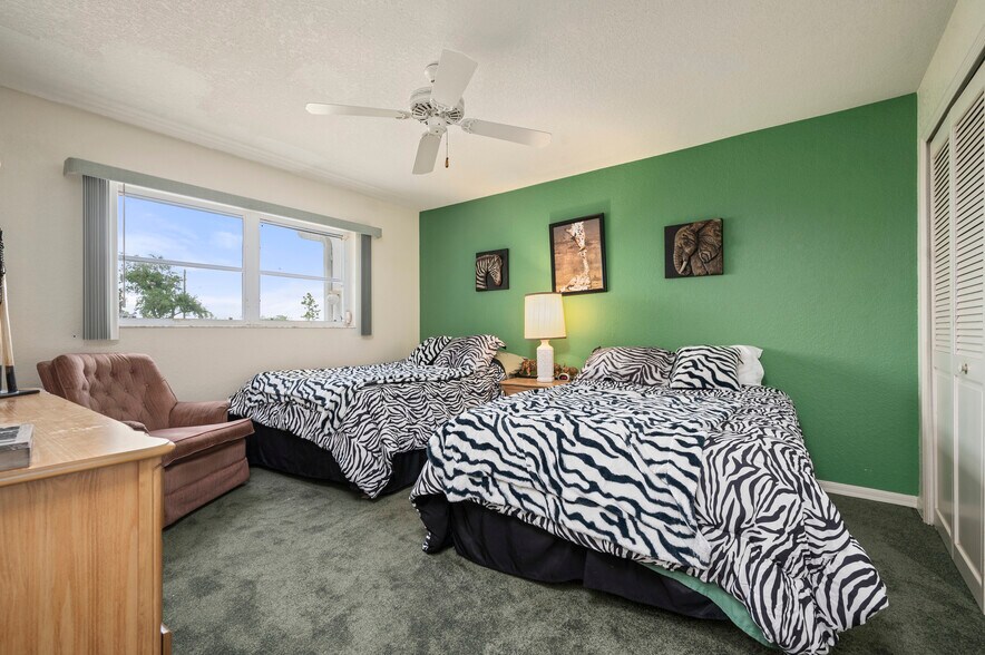 Building Photo - 12879 SW Kings Row