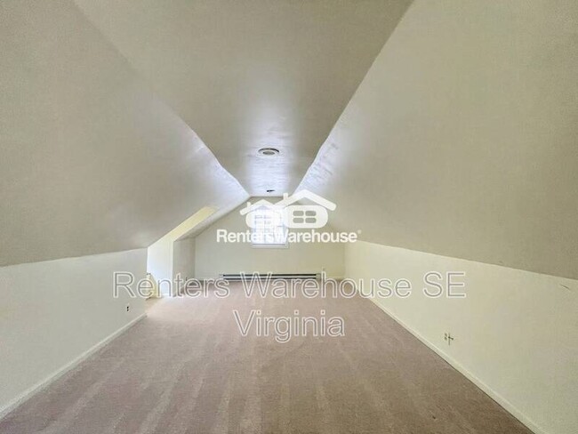 Building Photo - 3920 Davis St