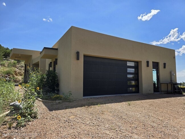 Building Photo - 2618 Summit Ct