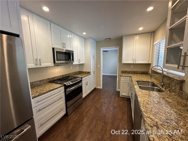 Building Photo - 2341 Moorpark Way