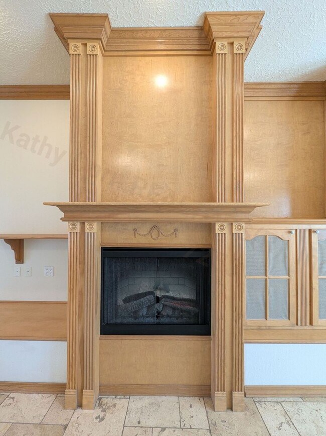 Building Photo - Luxurious Relaxation in Raintree