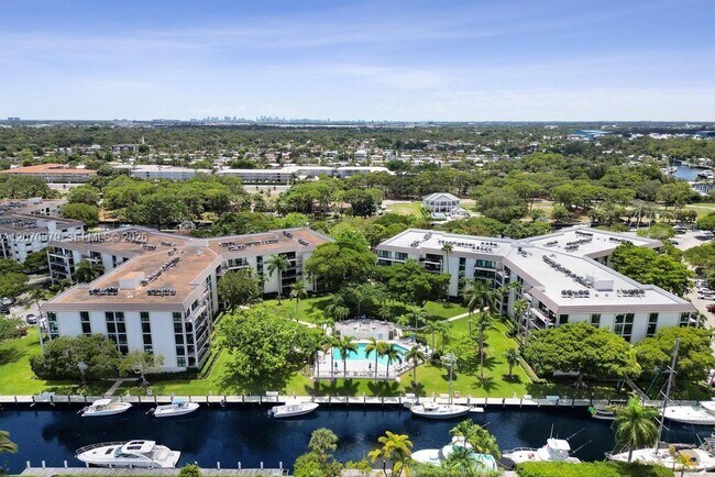 Building Photo - 1101 River Reach Dr