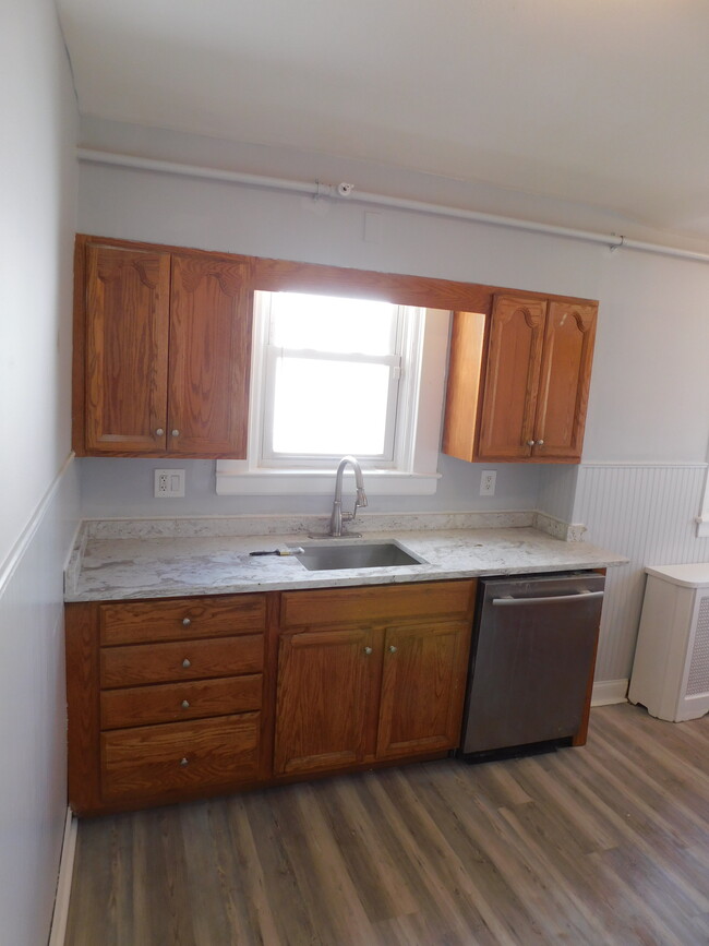 Kitchen, new countertops - 1190 E 9th St